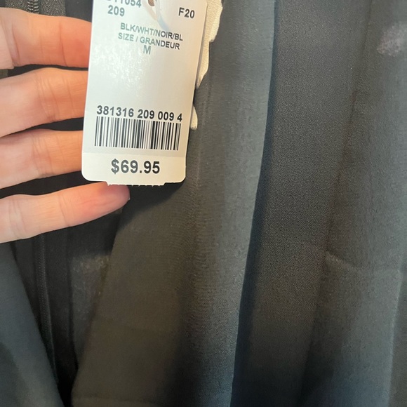 Le Chateau New. Chiffon black floral blouse w belt - Picture 5 of 5